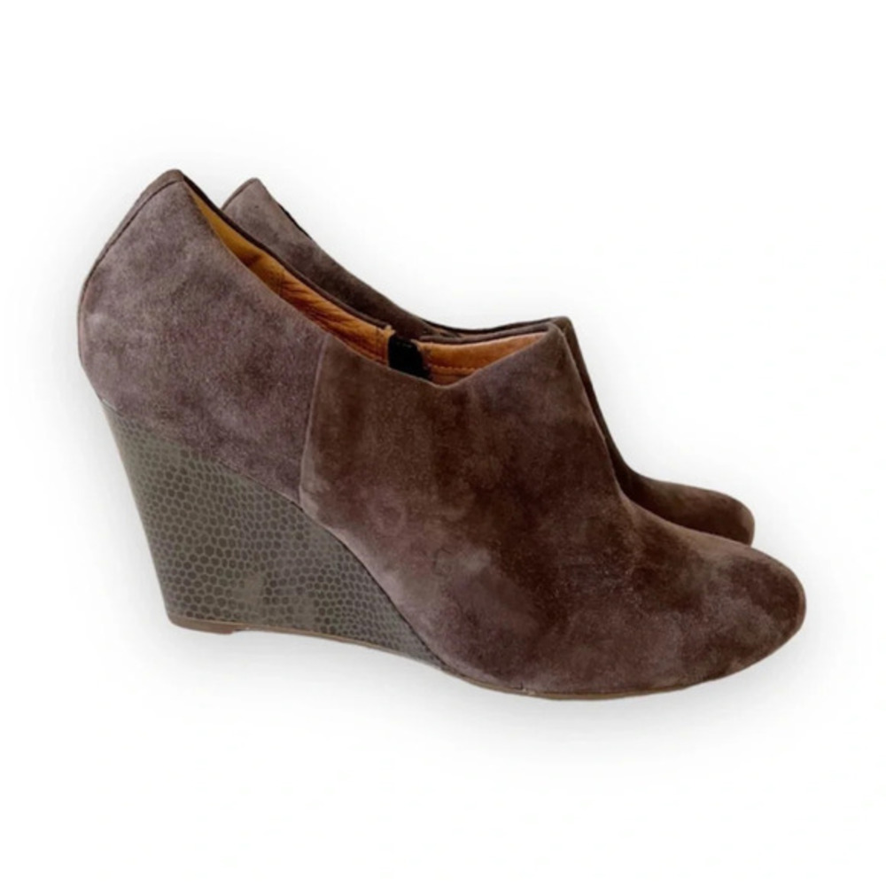 Clarks Artisan Taupe Suede Wedge Bootie‎ Women’s Size 9 Dark Gray Tan Leather